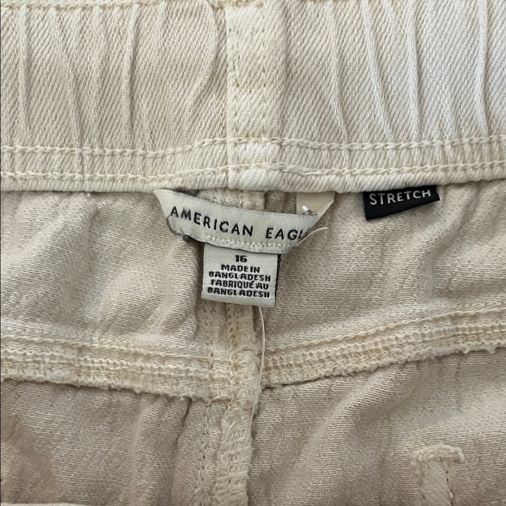 American Eagle Tomgirl Stretch Shorts in a cream NWT - Picture 3 of 10